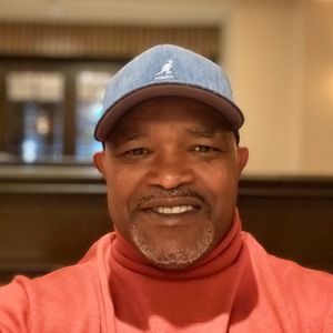 Meet your Posher, Carlos